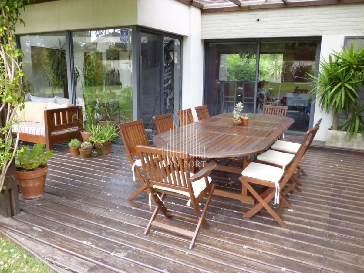 Casa ID.251 - Hermosa casa de 4 dormitorios en agradable entorno.