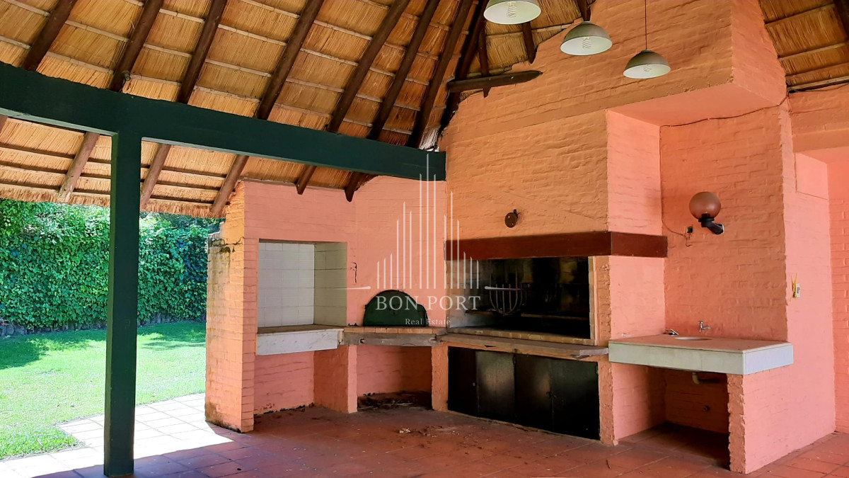 Casa ID.258 - Casa de 4 dormitorios en venta en Playa Mansa, Punta del Este