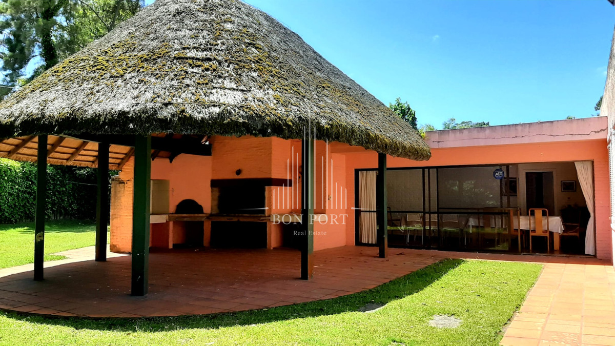 Casa ID.258 - Casa de 4 dormitorios en venta en Playa Mansa, Punta del Este