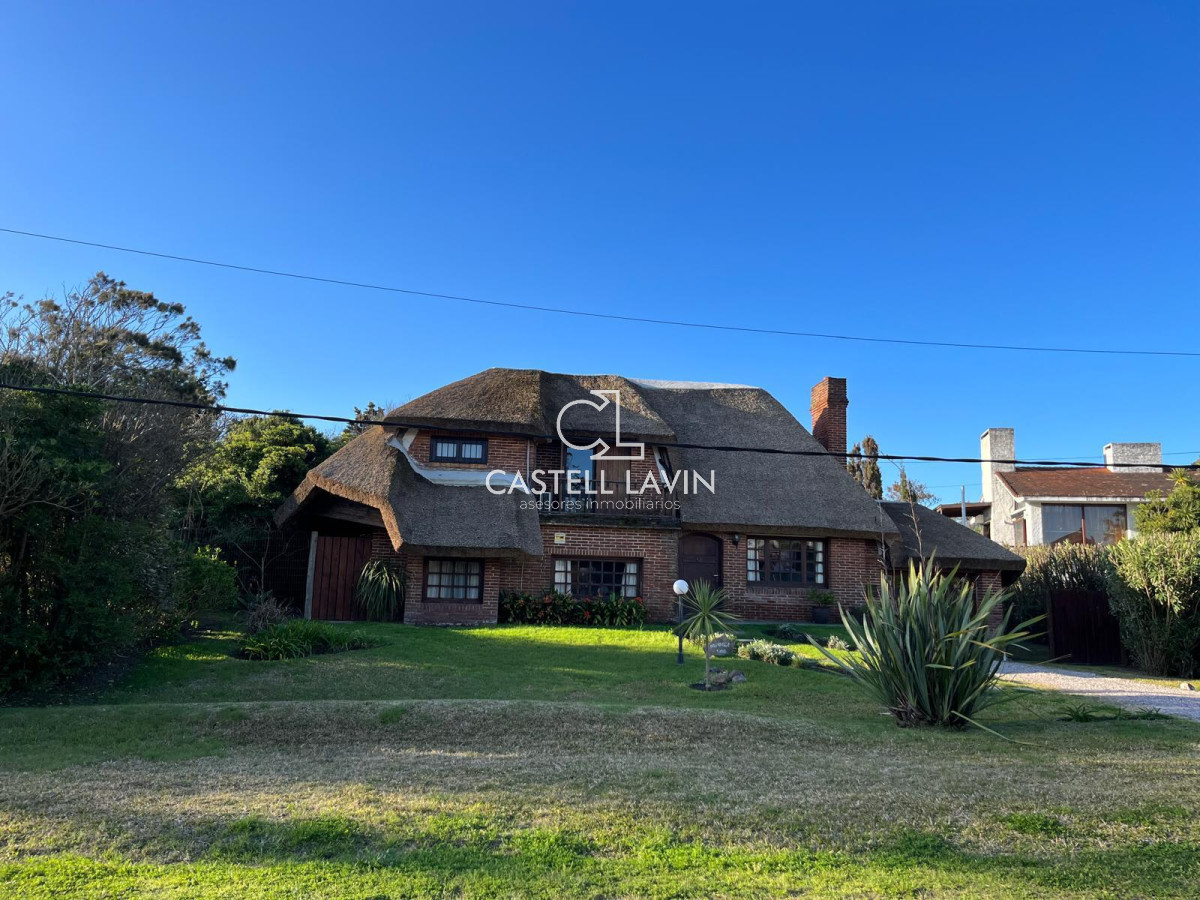 Casa ID.822 - Venta Casa 4 Dormitorios a metros de Playa Mansa Punta del Este