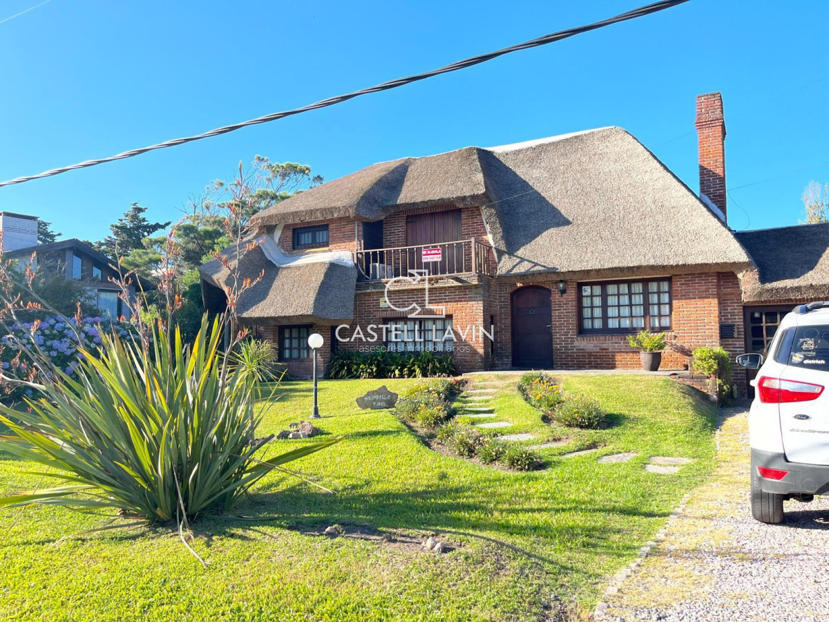 Casa ID.822 - Venta Casa 4 Dormitorios a metros de Playa Mansa Punta del Este