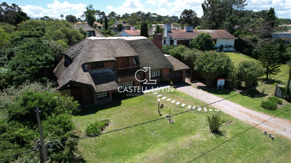Casa ID.822 - Venta Casa 4 Dormitorios a metros de Playa Mansa Punta del Este
