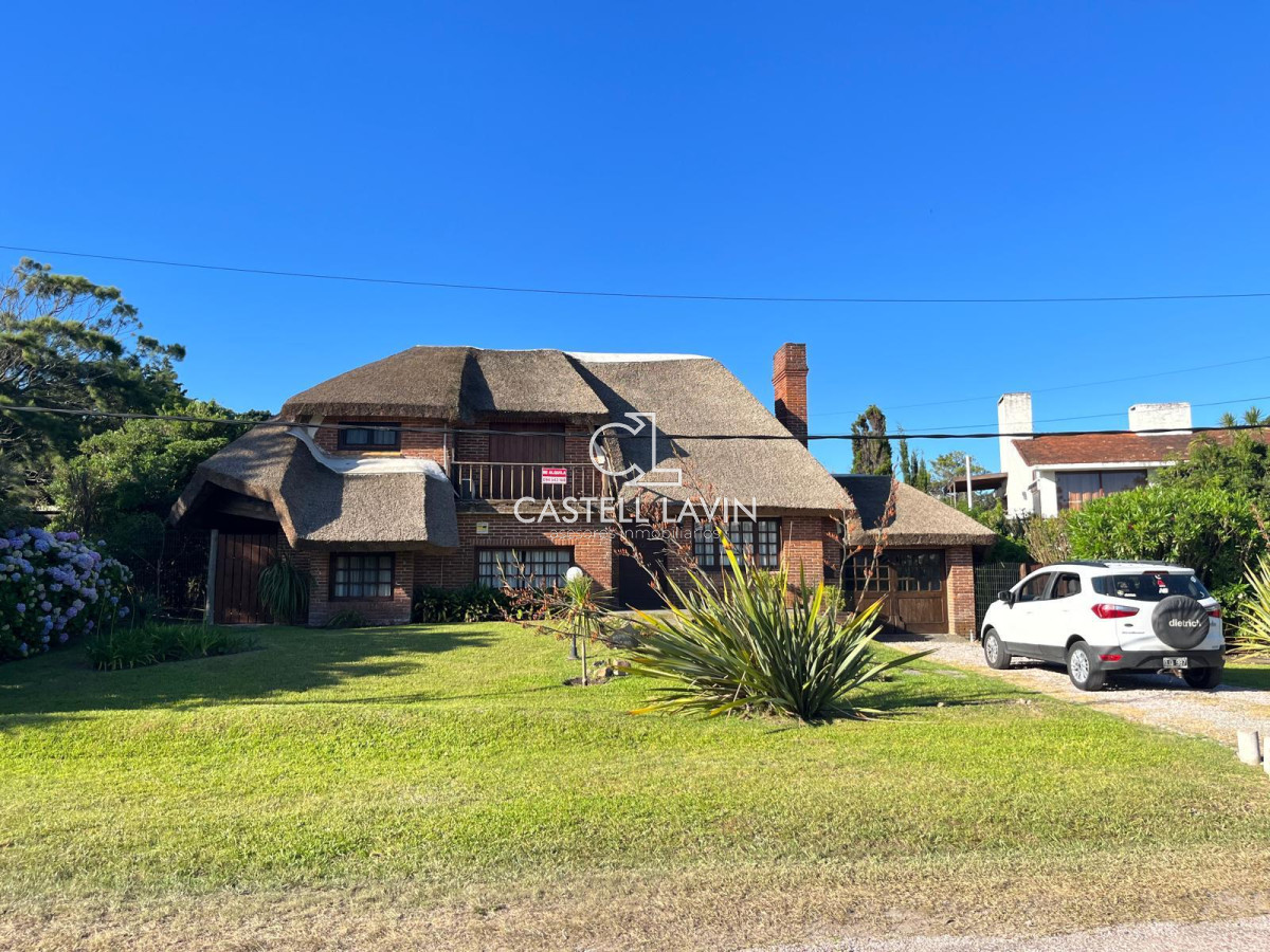 Casa ID.822 - Venta Casa 4 Dormitorios a metros de Playa Mansa Punta del Este