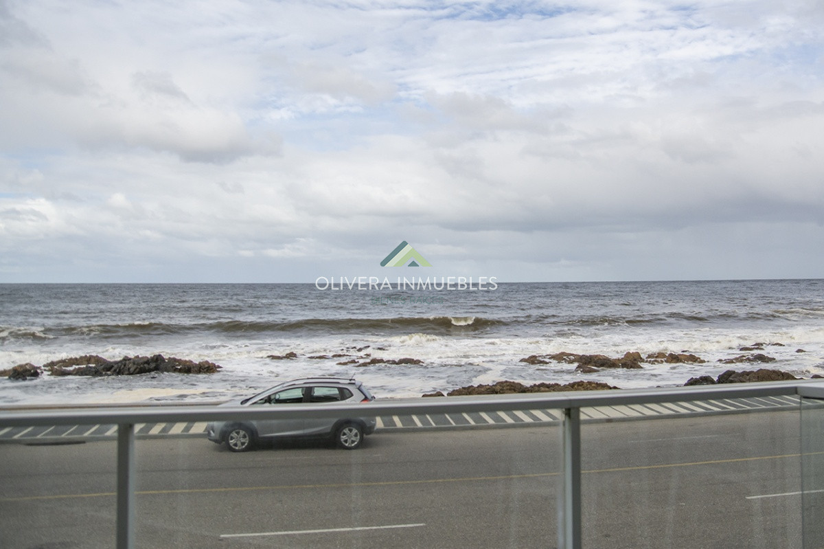 Apartamento ID.10248 - Vende apartamento. Edificio Bonaire. 3 dormitorios con servicios. Brava, Peninsula, Punta del Este
