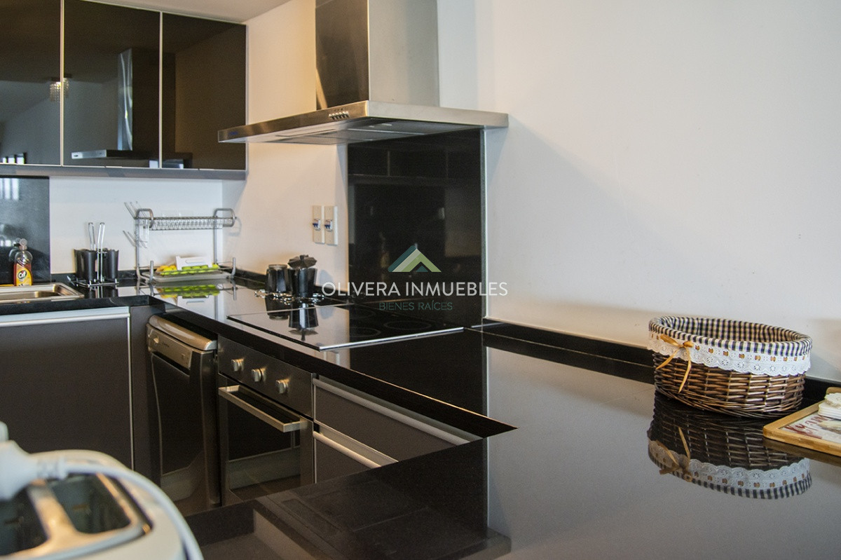 Apartamento ID.10248 - Vende apartamento. Edificio Bonaire. 3 dormitorios con servicios. Brava, Peninsula, Punta del Este