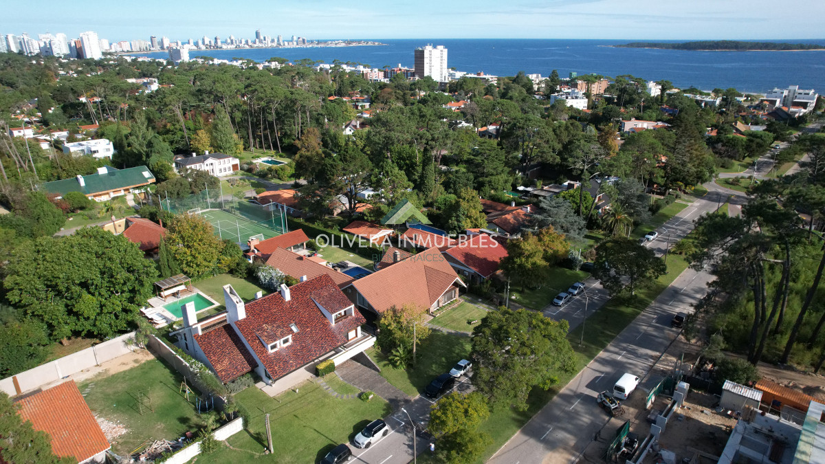 Casa ID.10346 - Casa de gran tamaño ubicada en zona privilegiada.