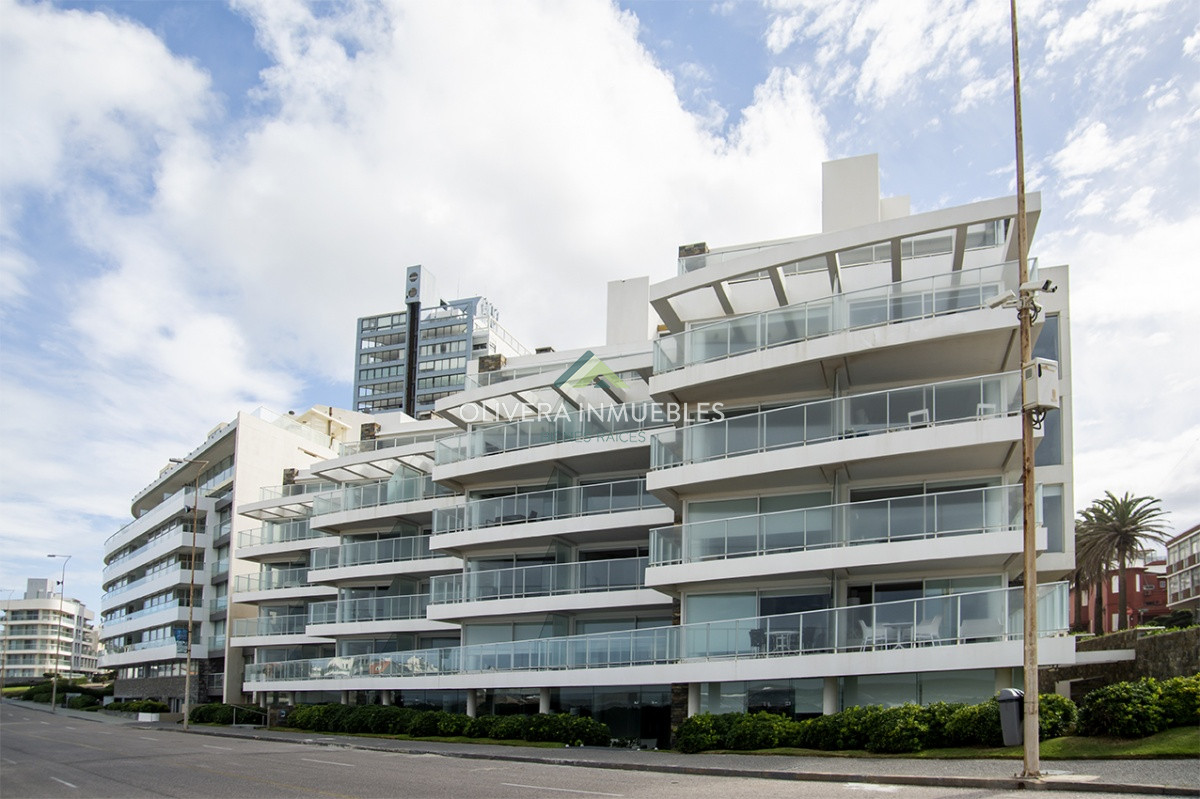 Apartamento ID.10248 - Vende apartamento. Edificio Bonaire. 3 dormitorios con servicios. Brava, Peninsula, Punta del Este