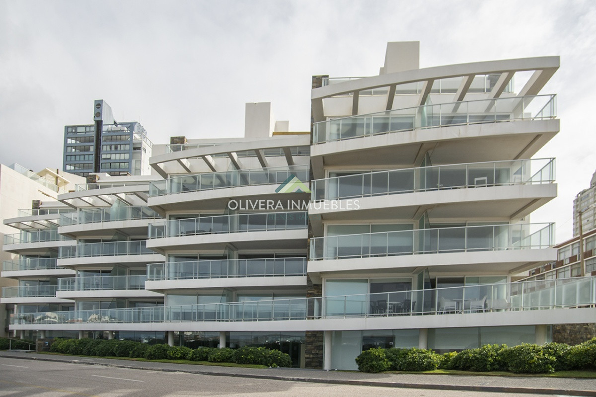 Apartamento ID.10248 - Vende apartamento. Edificio Bonaire. 3 dormitorios con servicios. Brava, Peninsula, Punta del Este