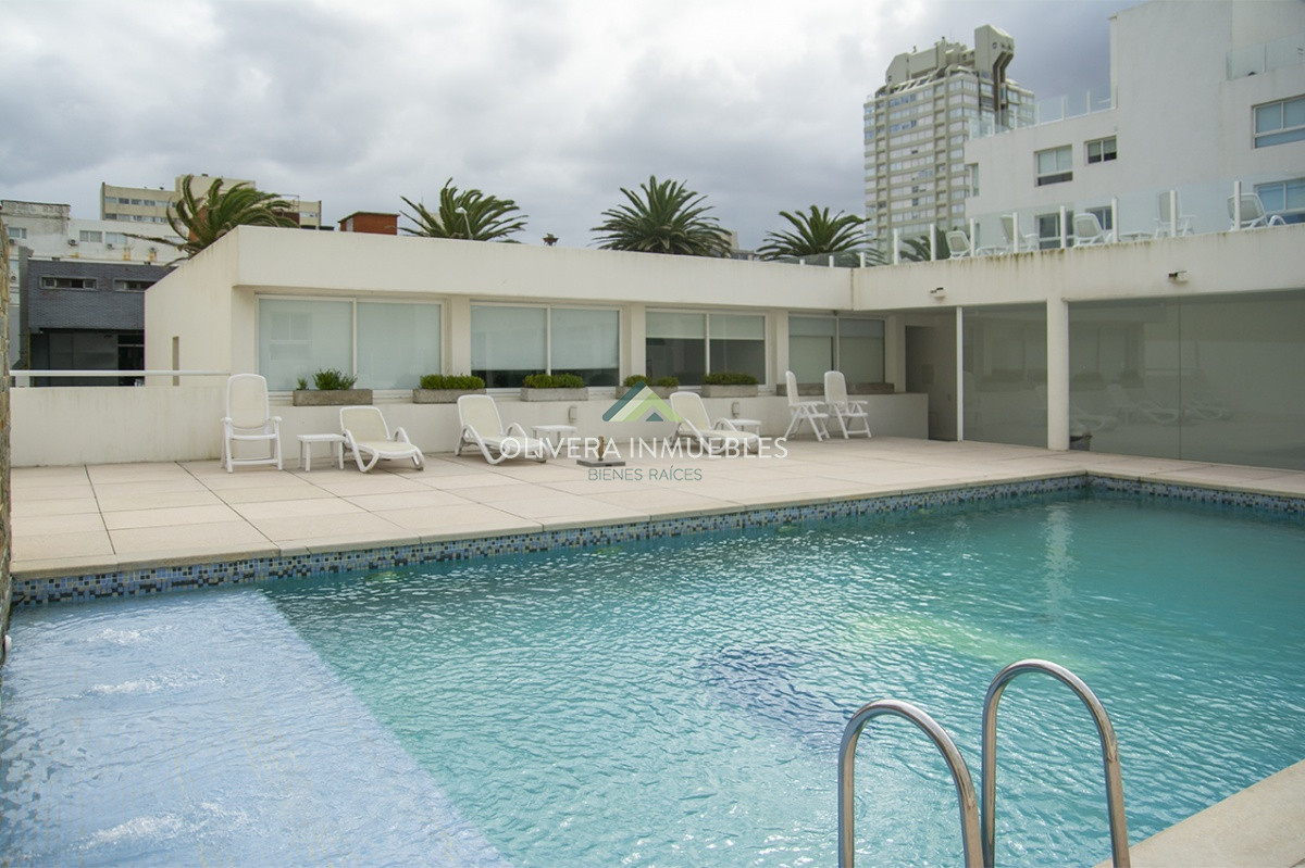 Apartamento ID.10248 - Vende apartamento. Edificio Bonaire. 3 dormitorios con servicios. Brava, Peninsula, Punta del Este