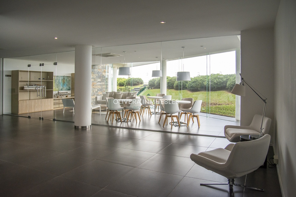 Apartamento ID.10248 - Vende apartamento. Edificio Bonaire. 3 dormitorios con servicios. Brava, Peninsula, Punta del Este