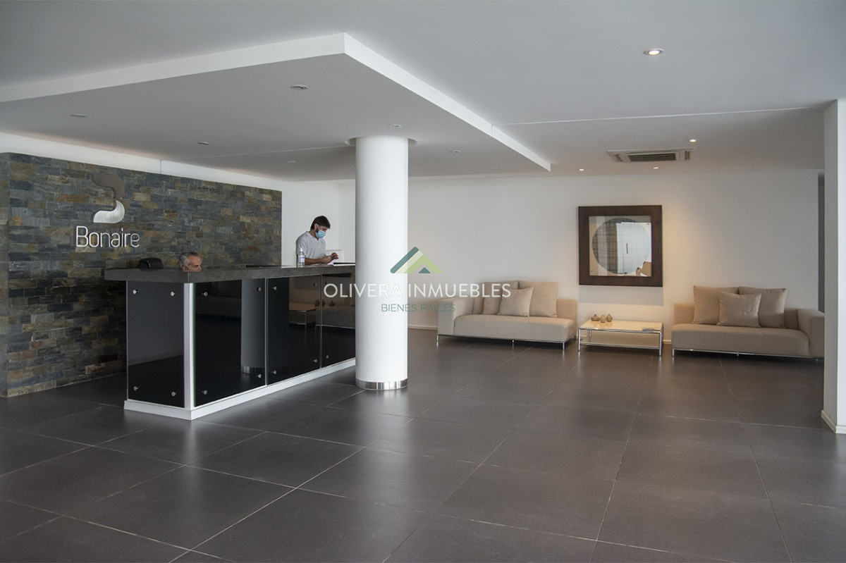Apartamento ID.10248 - Vende apartamento. Edificio Bonaire. 3 dormitorios con servicios. Brava, Peninsula, Punta del Este