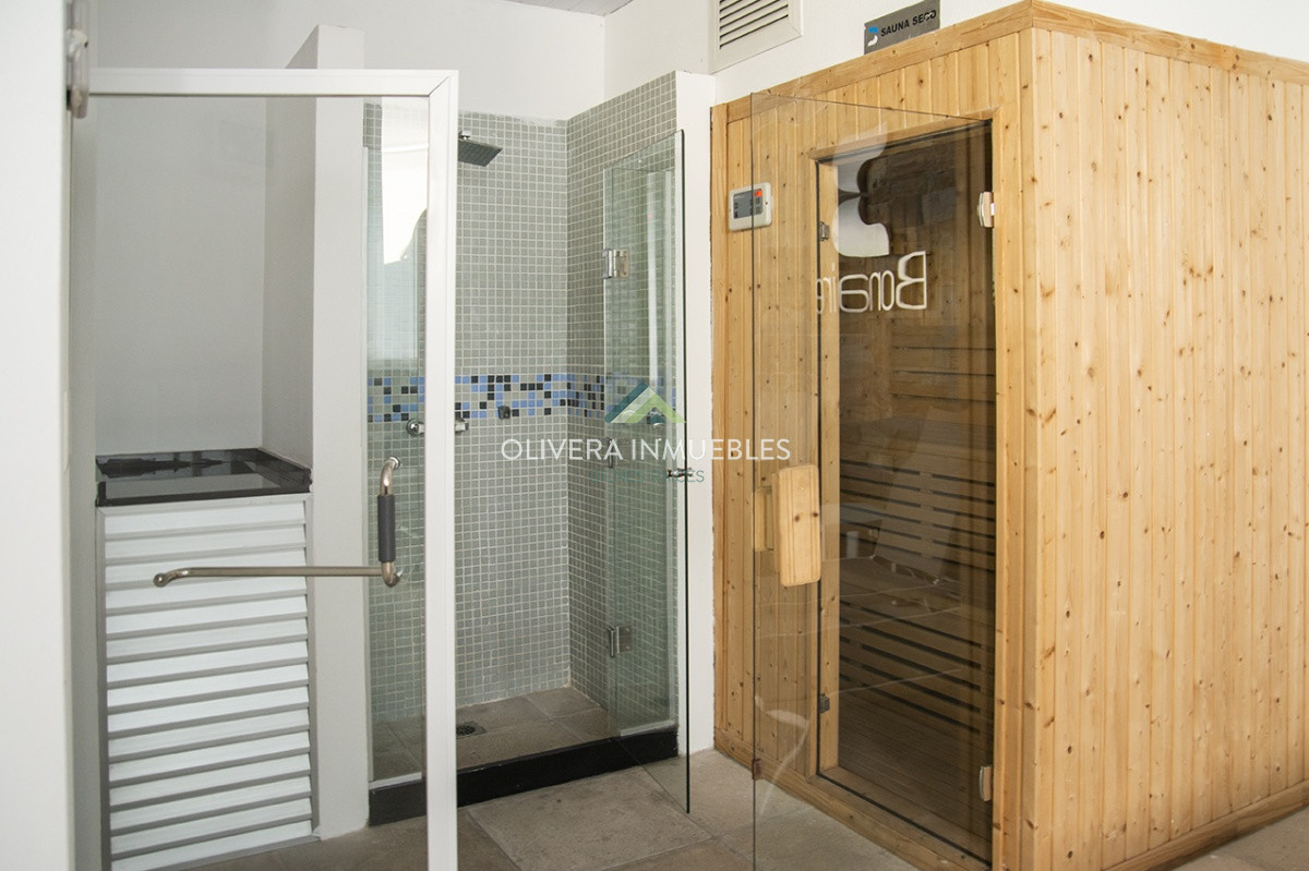 Apartamento ID.10248 - Vende apartamento. Edificio Bonaire. 3 dormitorios con servicios. Brava, Peninsula, Punta del Este