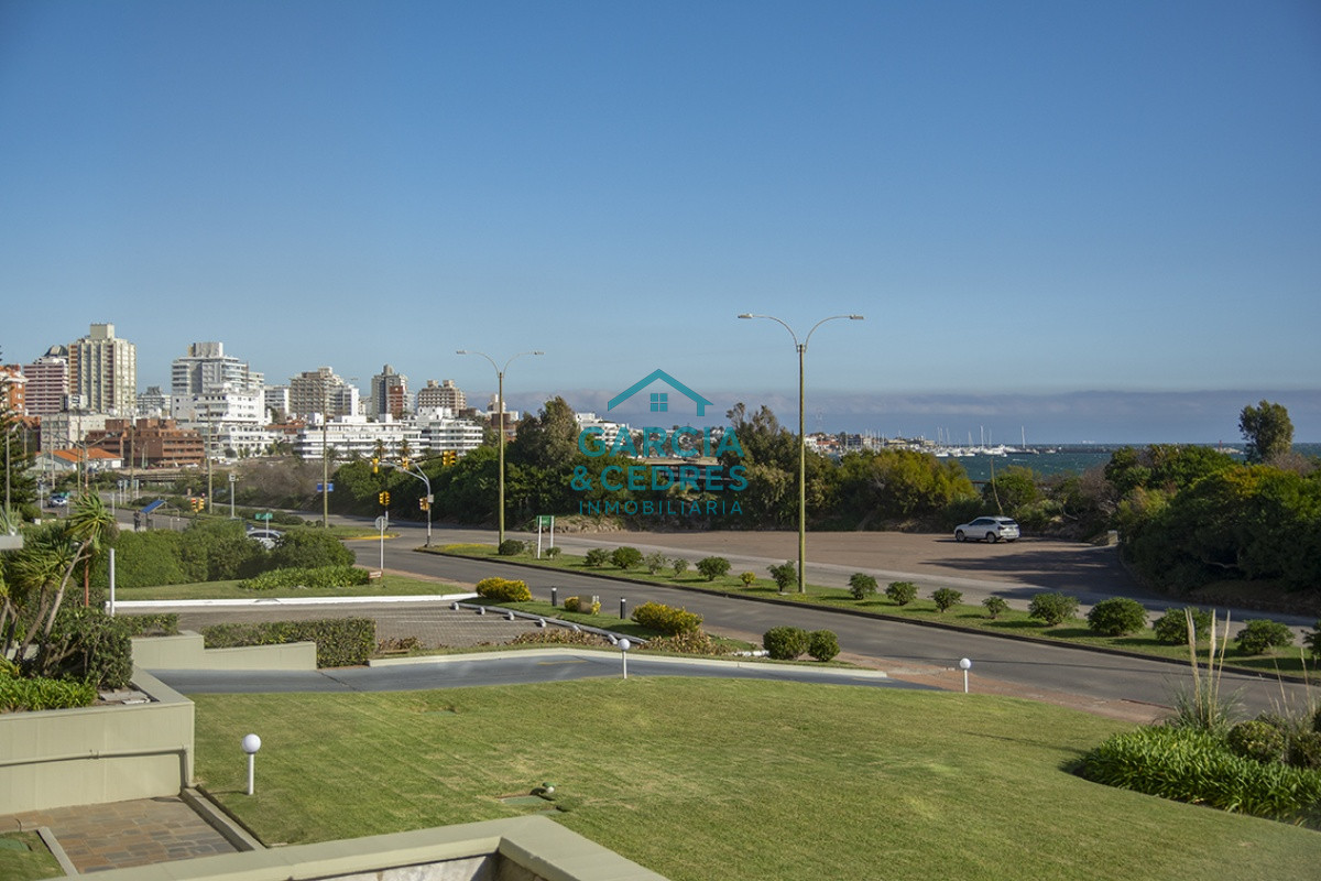Apartamento ID.465 - Hermoso Departamento de 3 dormitorios en venta frente al mar. 