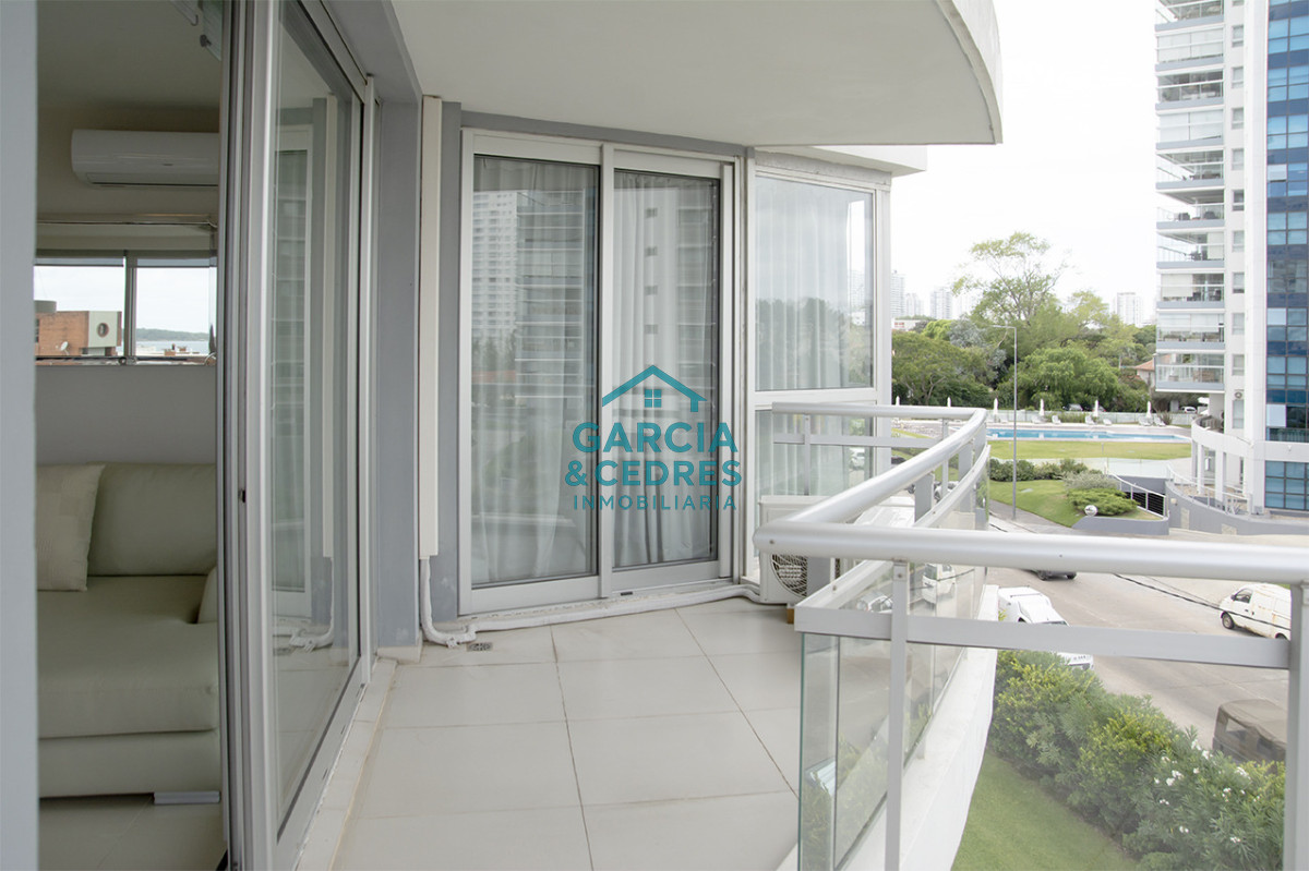 Apartamento ID.462 - Apartamento de 3 Dormitorios en Playa Mansa en venta  - A Pasos del Mar