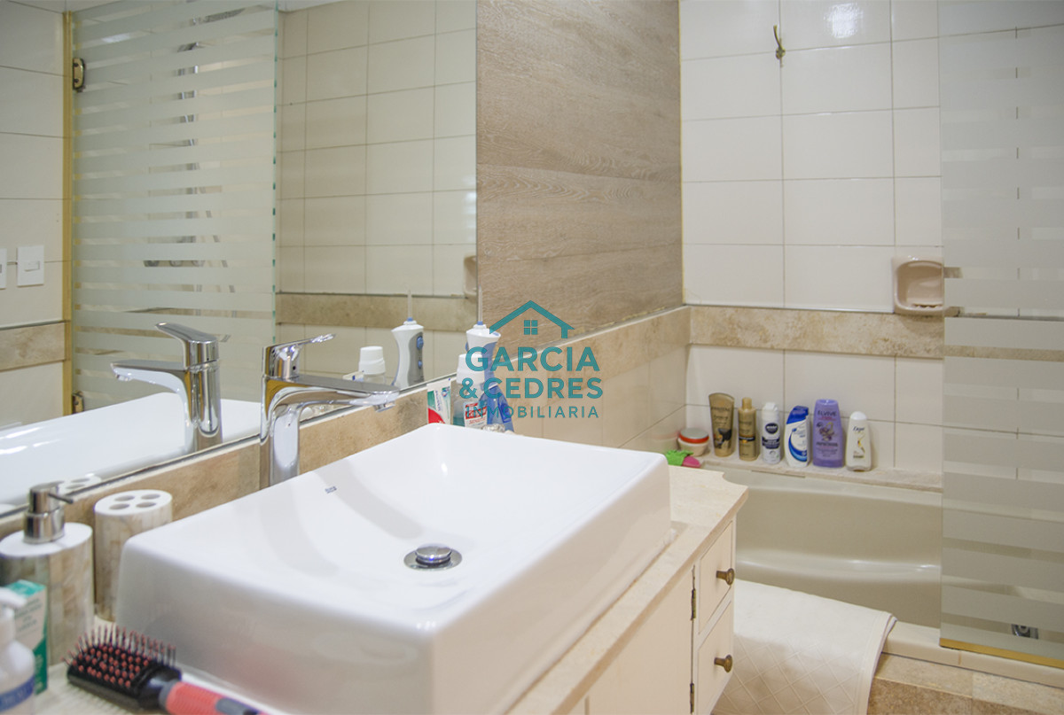 Apartamento ID.457 - Departamento en edificio Esturión, frente al mar, 3 dormitorios en venta