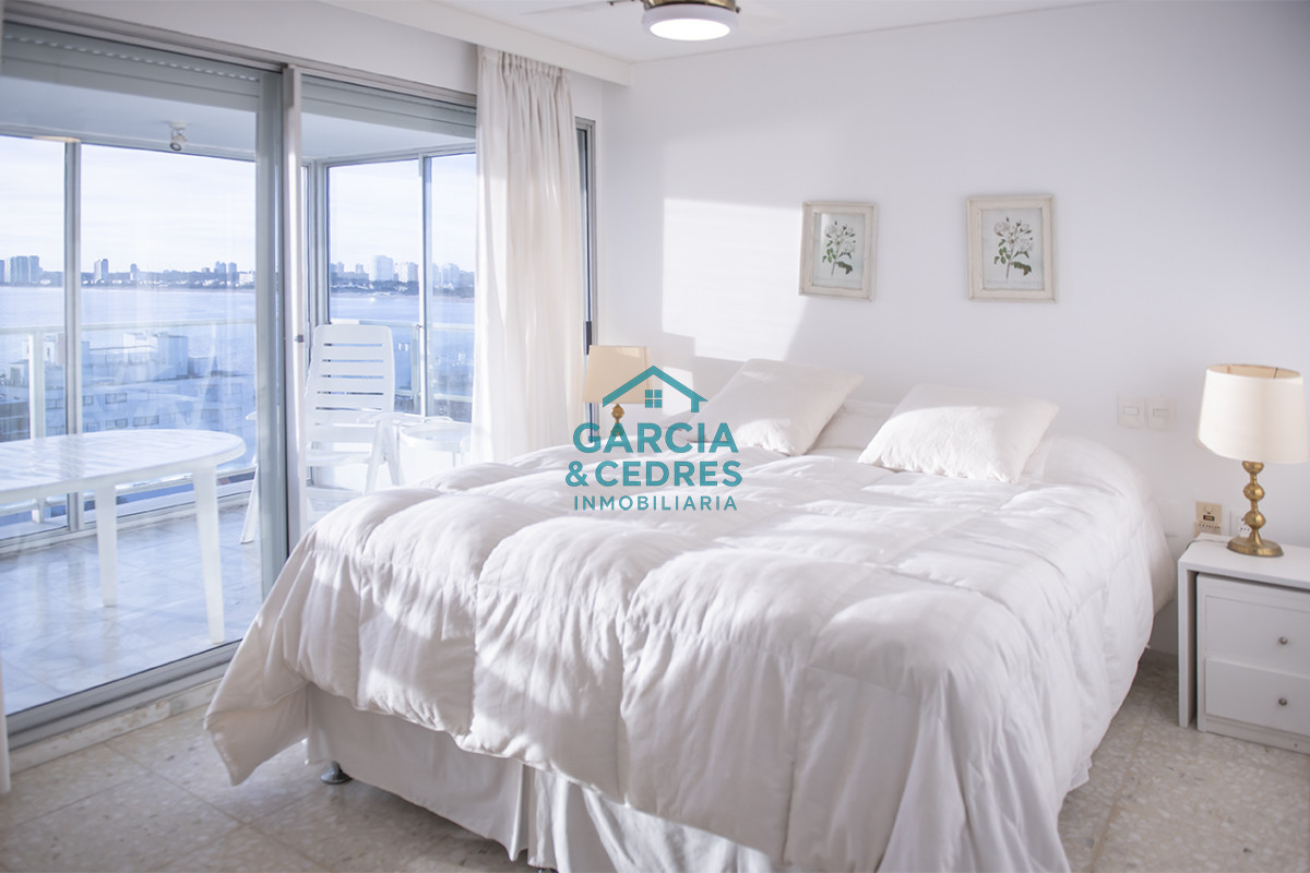 Apartamento ID.455 - Vende departamento de 3 dormitorios con vista al Puerto, Punta del Este