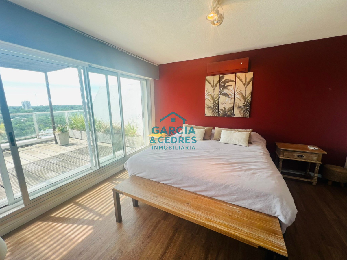 Apartamento ID.454 - Vende apartamento 4 dormitorios, comodo e iluminado en Mansa Punta del Este.