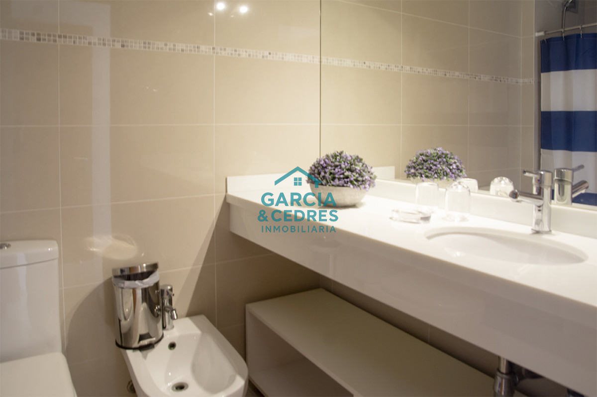 Apartamento ID.462 - Apartamento de 3 Dormitorios en Playa Mansa en venta  - A Pasos del Mar