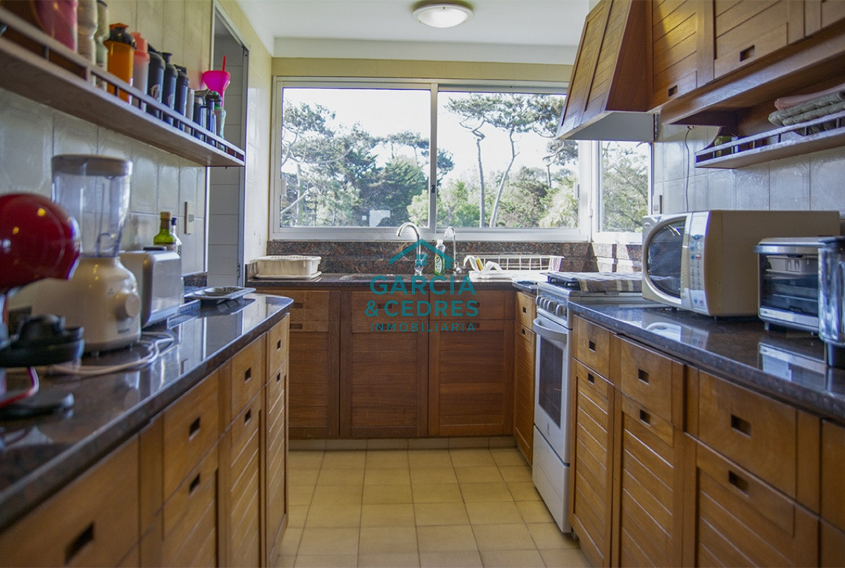 Apartamento ID.457 - Departamento en edificio Esturión, frente al mar, 3 dormitorios en venta