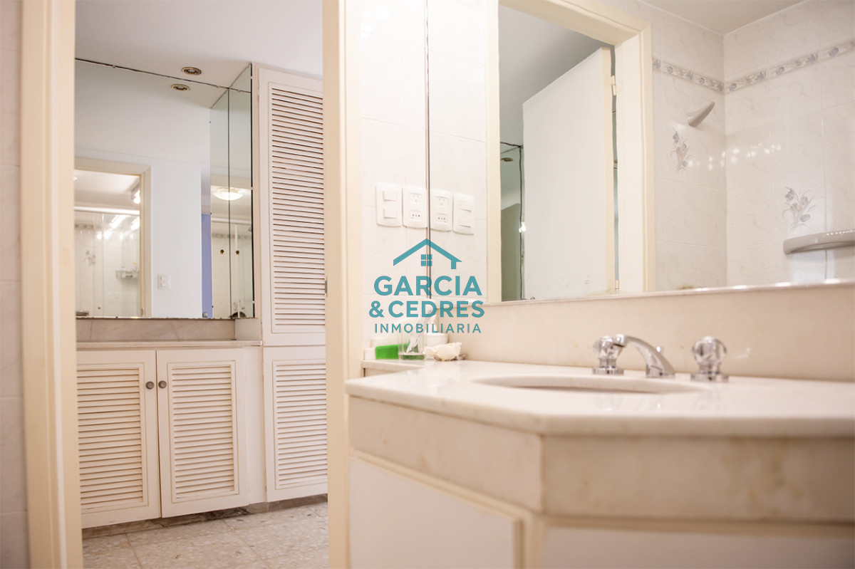 Apartamento ID.455 - Vende departamento de 3 dormitorios con vista al Puerto, Punta del Este
