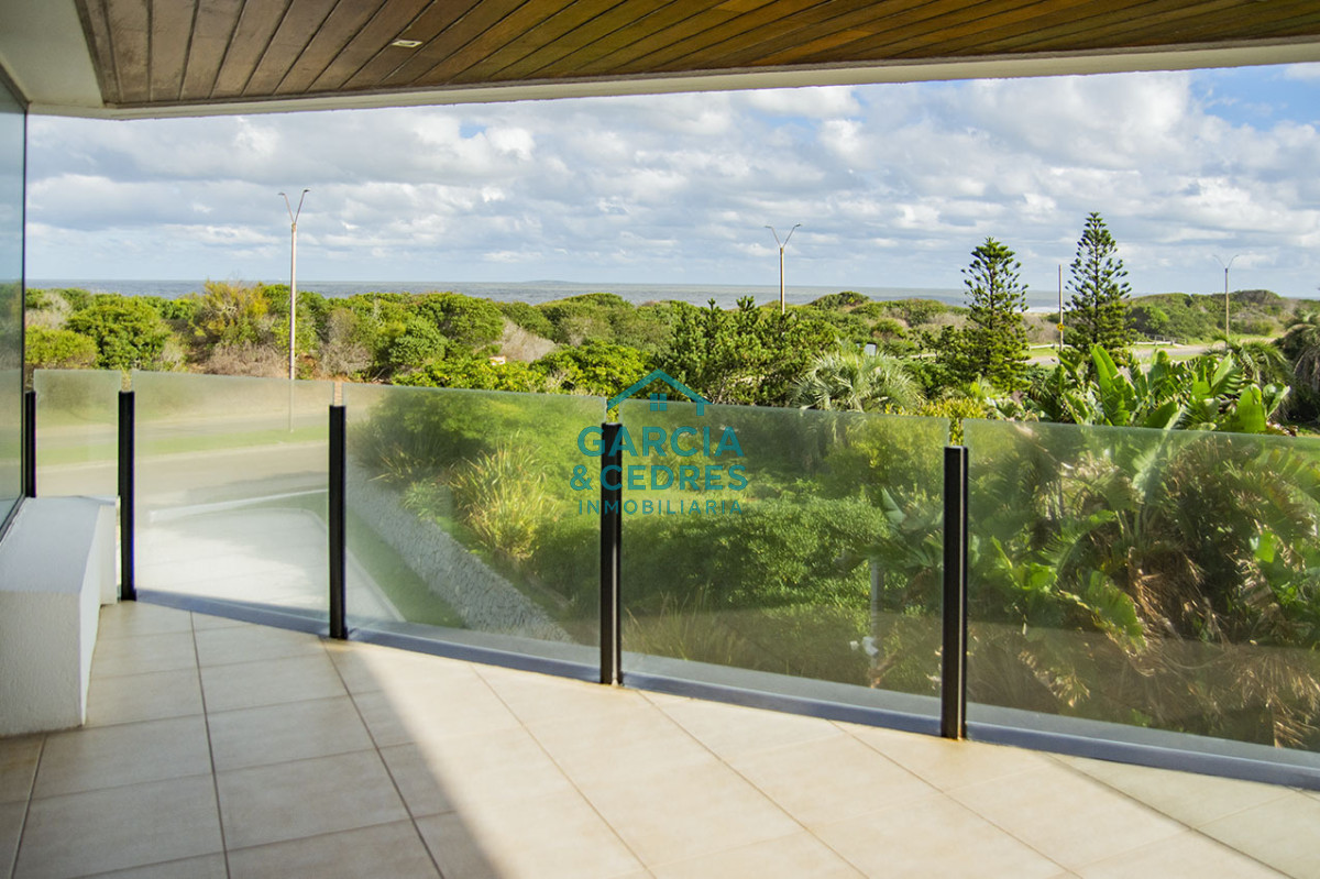 Apartamento ID.447 - Apartamento de 3 dormitorios ensuite en primera línea Playa Brava Punta del Este