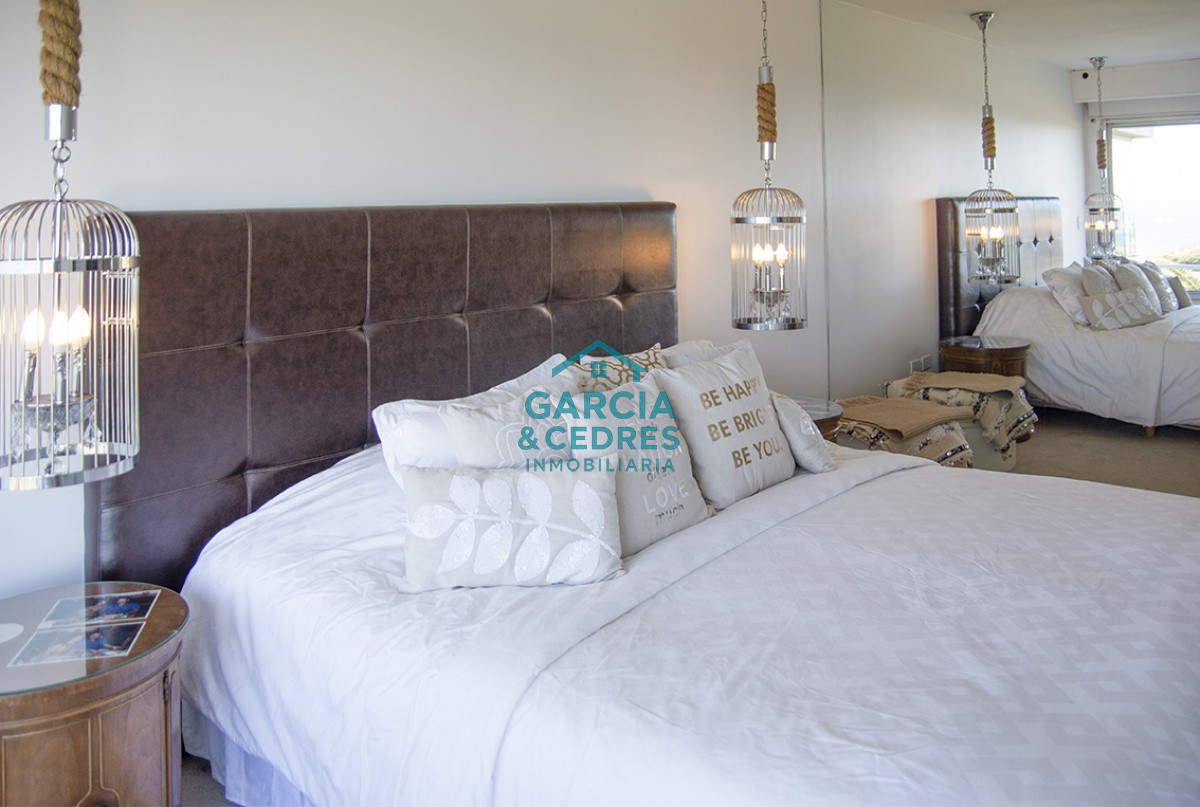 Apartamento ID.457 - Departamento en edificio Esturión, frente al mar, 3 dormitorios en venta