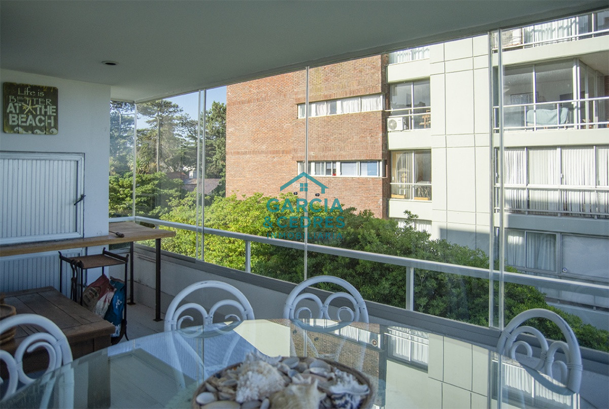Apartamento ID.457 - Departamento en edificio Esturión, frente al mar, 3 dormitorios en venta