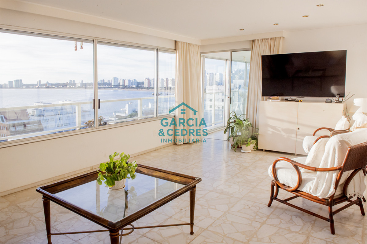 Apartamento ID.455 - Vende departamento de 3 dormitorios con vista al Puerto, Punta del Este