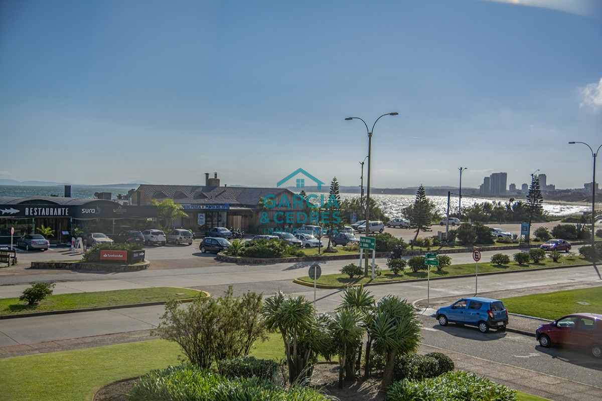 Apartamento ID.465 - Hermoso Departamento de 3 dormitorios en venta frente al mar. 