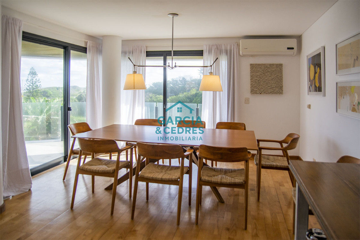 Apartamento ID.447 - Apartamento de 3 dormitorios ensuite en primera línea Playa Brava Punta del Este