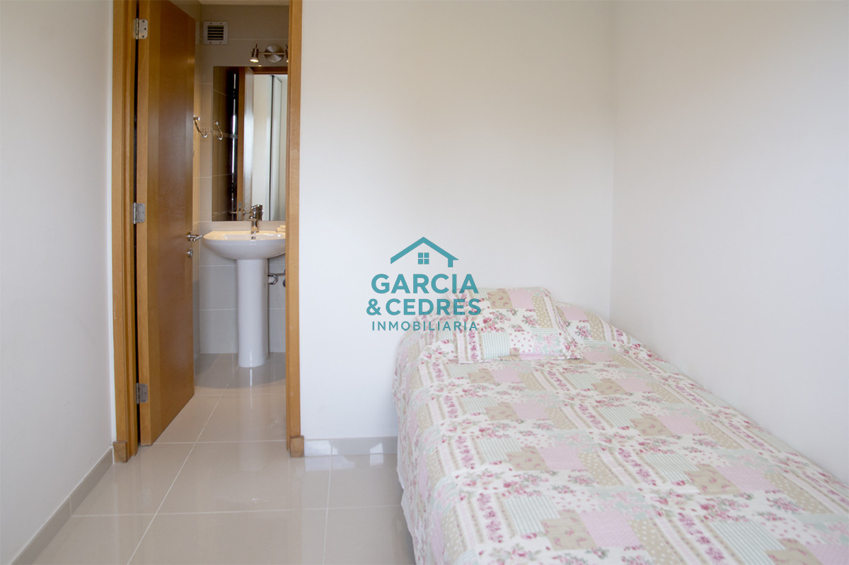 Apartamento ID.462 - Apartamento de 3 Dormitorios en Playa Mansa en venta  - A Pasos del Mar