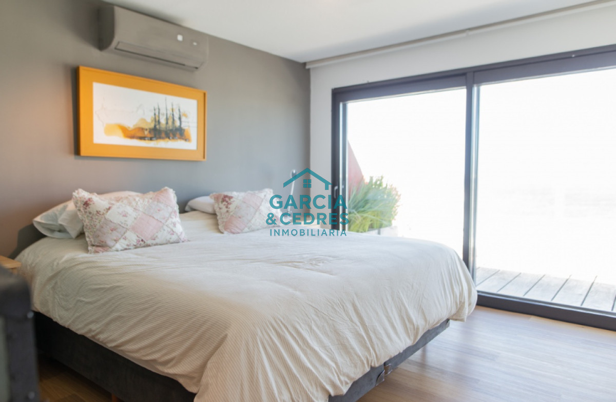 Apartamento ID.454 - Vende apartamento 4 dormitorios, comodo e iluminado en Mansa Punta del Este.
