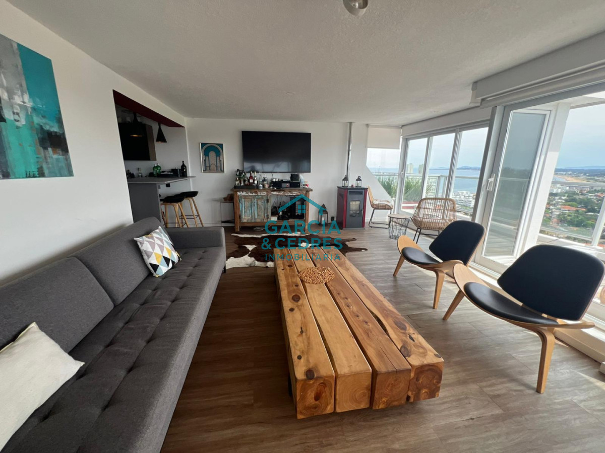 Apartamento ID.454 - Vende apartamento 4 dormitorios, comodo e iluminado en Mansa Punta del Este.