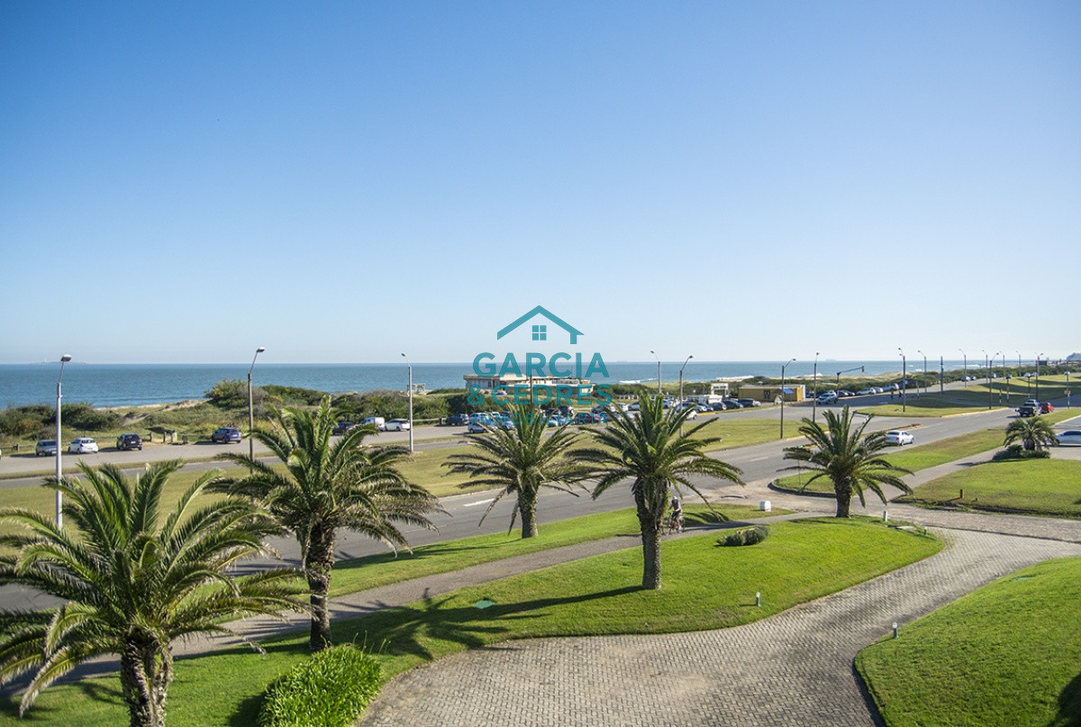 Apartamento ID.457 - Departamento en edificio Esturión, frente al mar, 3 dormitorios en venta