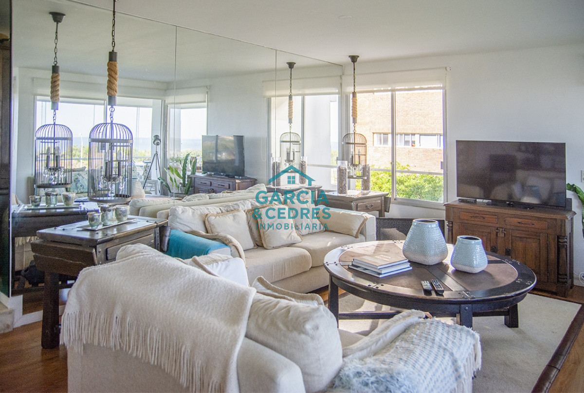 Apartamento ID.457 - Departamento en edificio Esturión, frente al mar, 3 dormitorios en venta