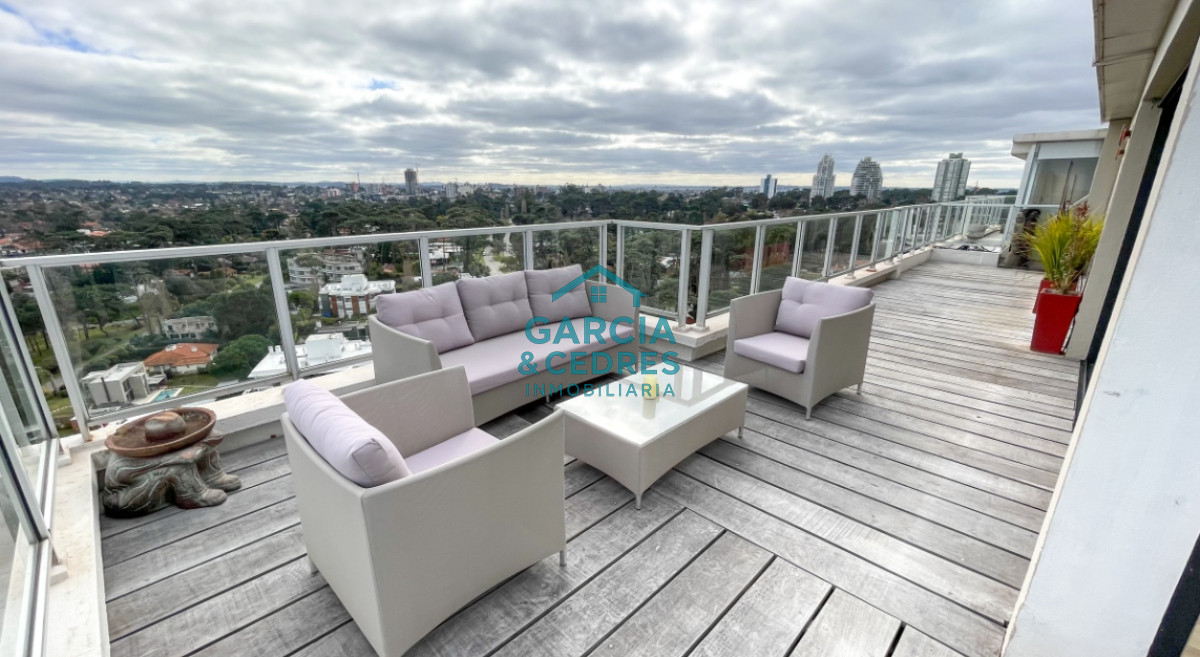 Apartamento ID.454 - Vende apartamento 4 dormitorios, comodo e iluminado en Mansa Punta del Este.