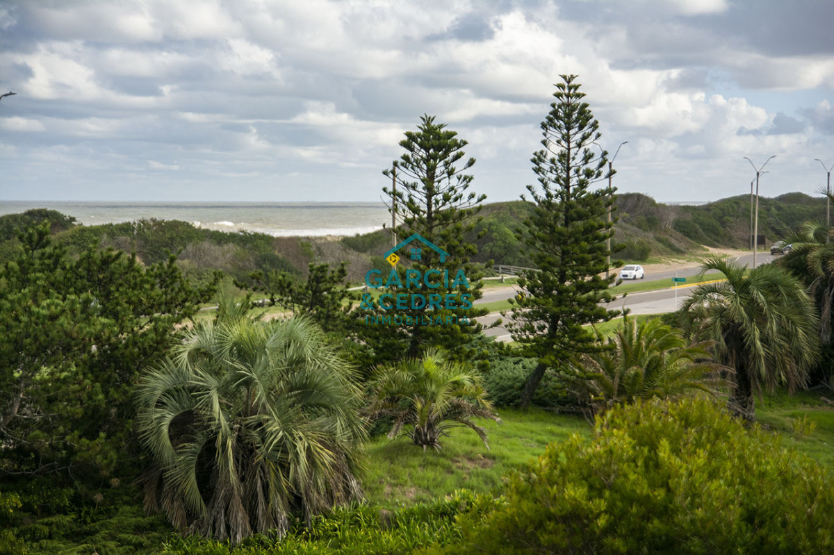 Apartamento ID.447 - Apartamento de 3 dormitorios ensuite en primera línea Playa Brava Punta del Este