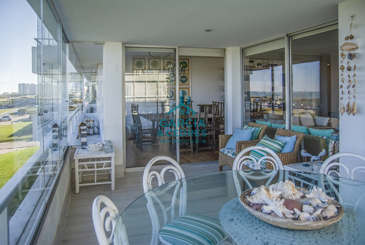 Apartamento ID.457 - Departamento en edificio Esturión, frente al mar, 3 dormitorios en venta