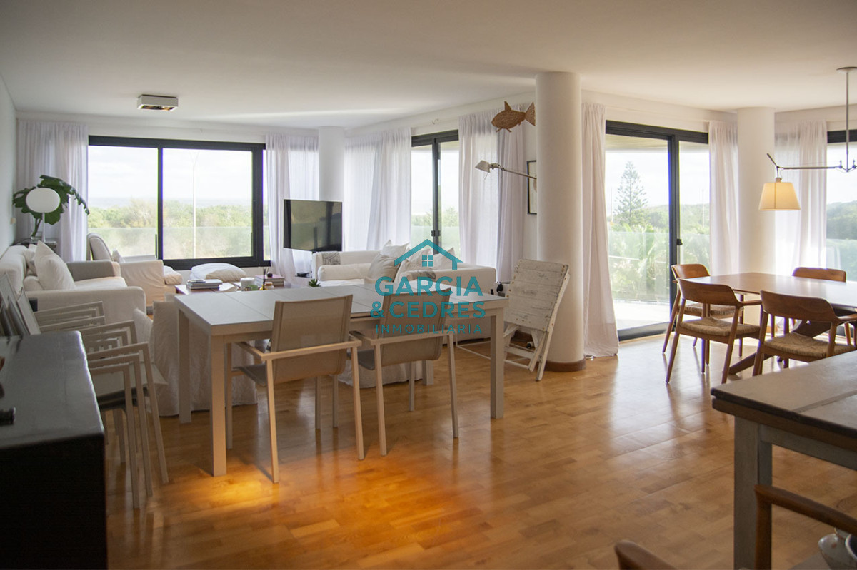 Apartamento ID.447 - Apartamento de 3 dormitorios ensuite en primera línea Playa Brava Punta del Este