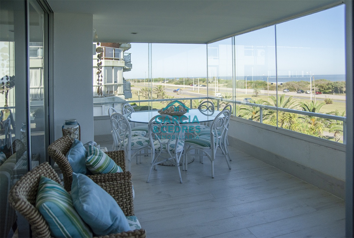 Apartamento ID.457 - Departamento en edificio Esturión, frente al mar, 3 dormitorios en venta
