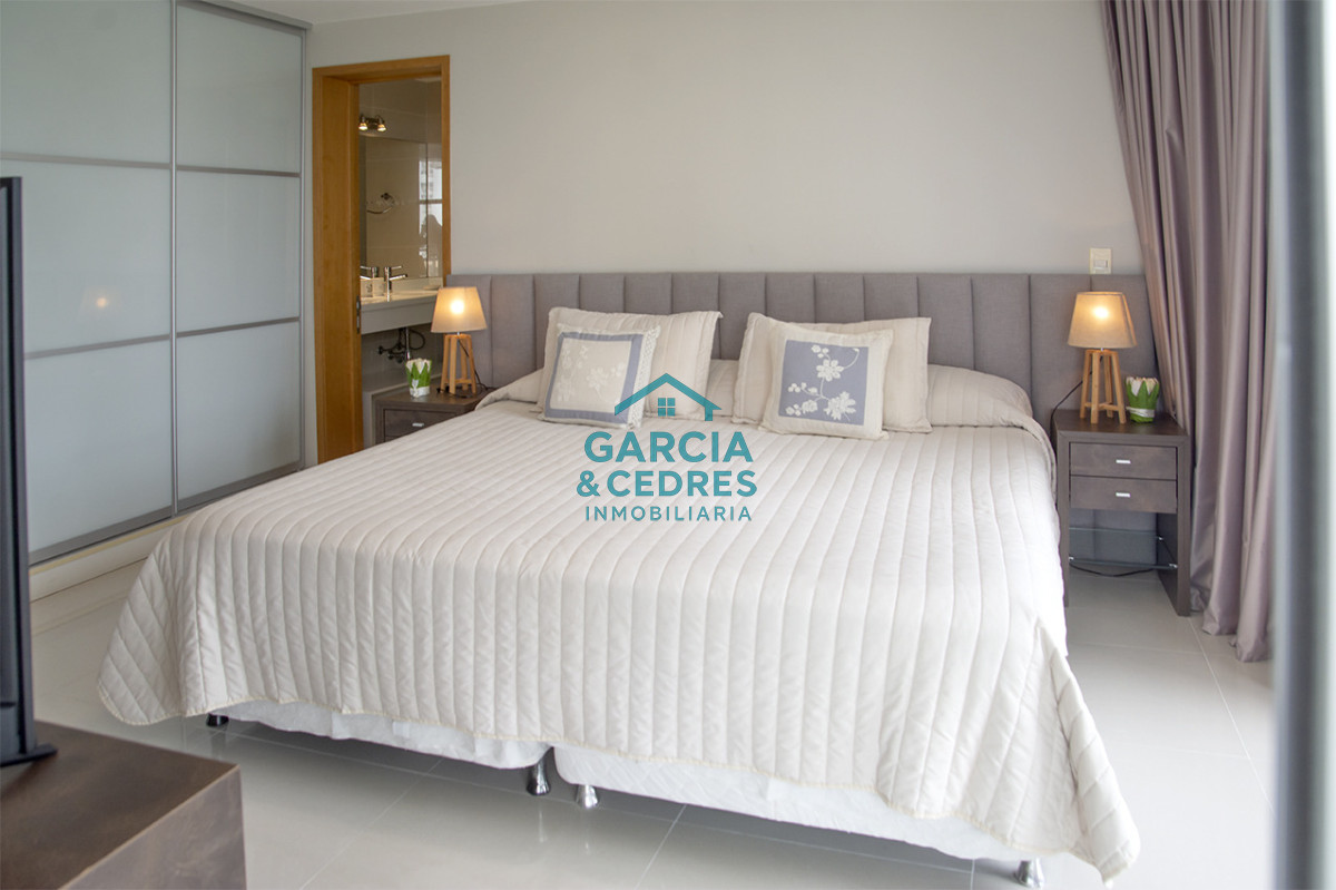 Apartamento ID.462 - Apartamento de 3 Dormitorios en Playa Mansa en venta  - A Pasos del Mar