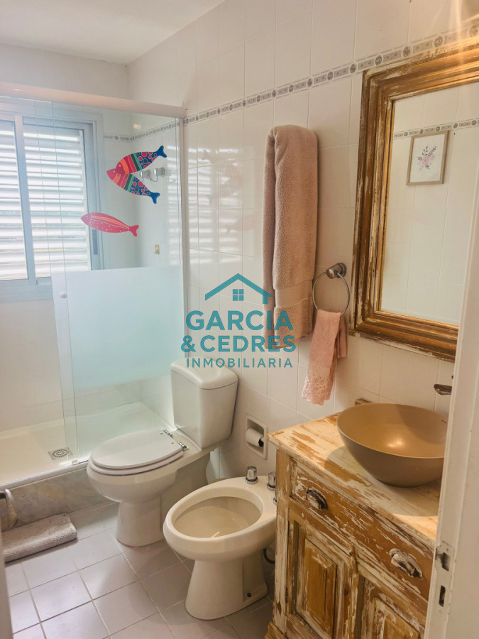 Apartamento ID.454 - Vende apartamento 4 dormitorios, comodo e iluminado en Mansa Punta del Este.