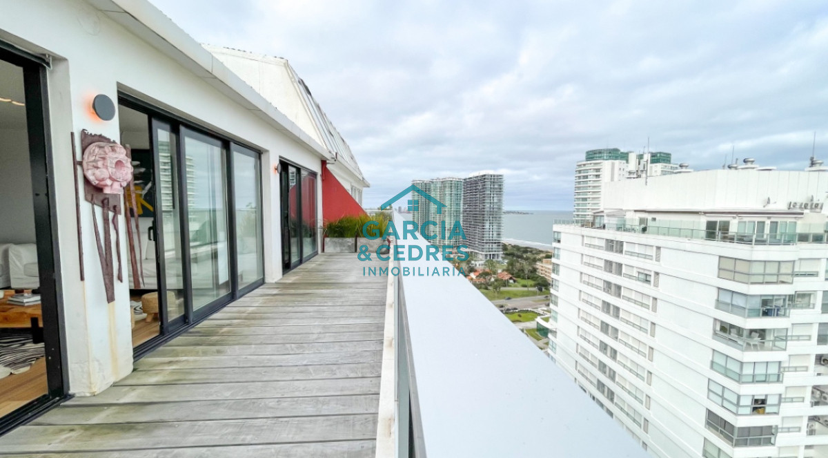 Apartamento ID.454 - Vende apartamento 4 dormitorios, comodo e iluminado en Mansa Punta del Este.