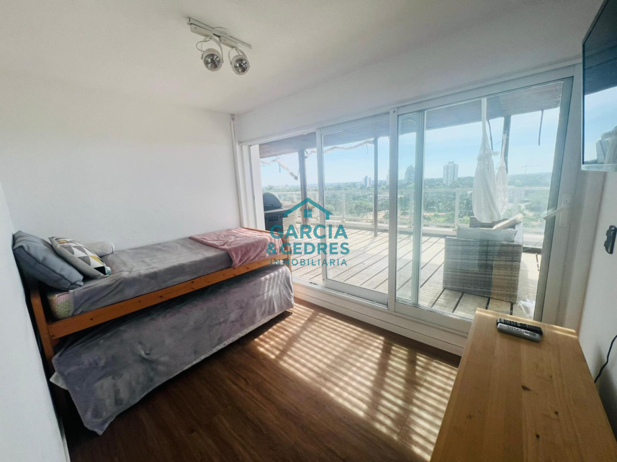Apartamento ID.454 - Vende apartamento 4 dormitorios, comodo e iluminado en Mansa Punta del Este.