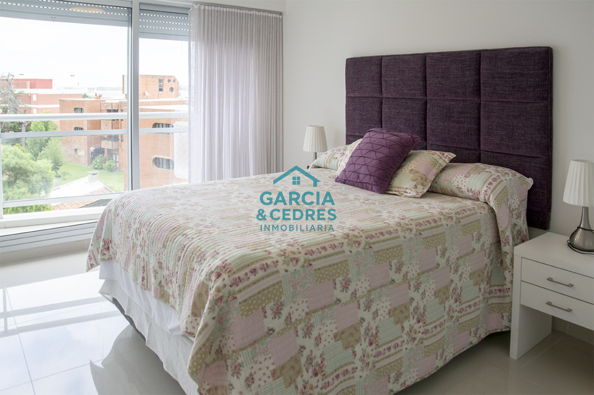 Apartamento ID.462 - Apartamento de 3 Dormitorios en Playa Mansa en venta  - A Pasos del Mar