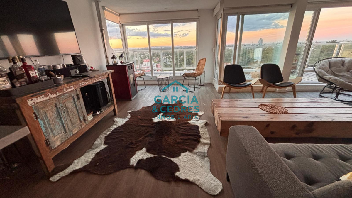 Apartamento ID.454 - Vende apartamento 4 dormitorios, comodo e iluminado en Mansa Punta del Este.