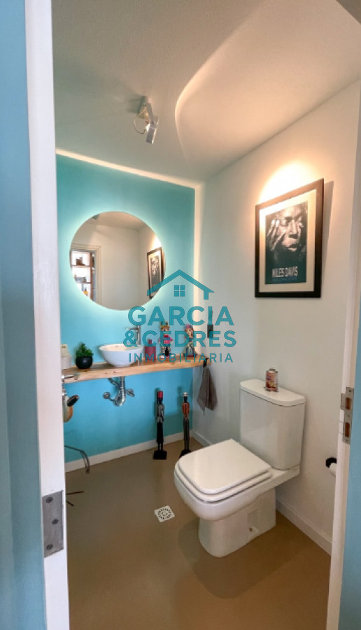 Apartamento ID.454 - Vende apartamento 4 dormitorios, comodo e iluminado en Mansa Punta del Este.