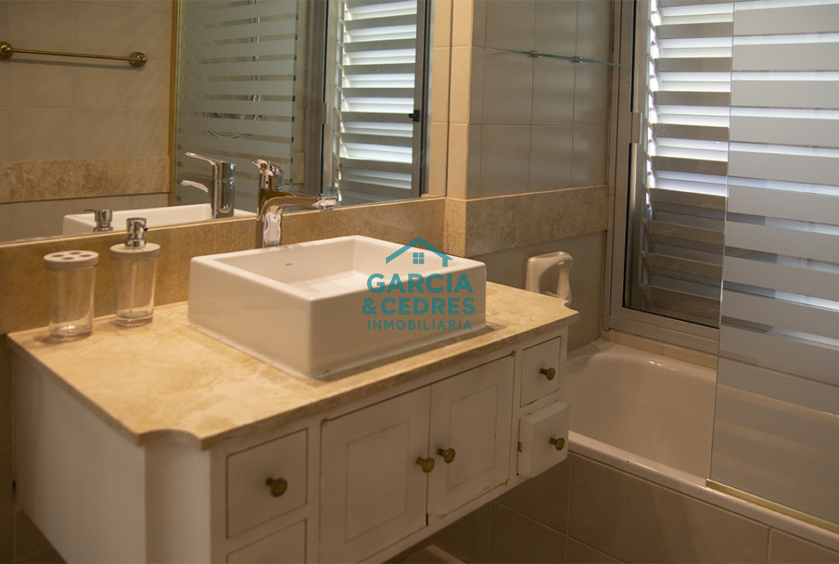 Apartamento ID.457 - Departamento en edificio Esturión, frente al mar, 3 dormitorios en venta