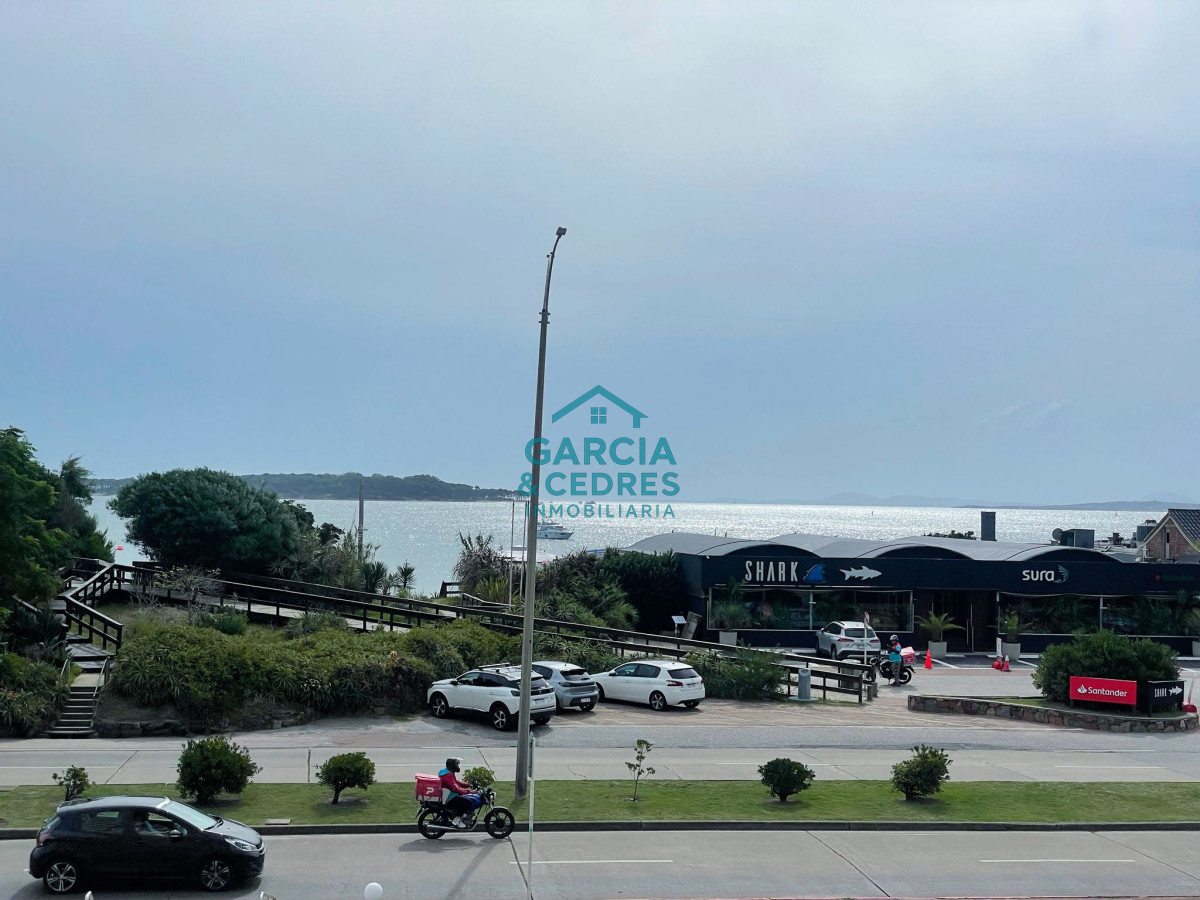 Apartamento ID.465 - Hermoso Departamento de 3 dormitorios en venta frente al mar. 