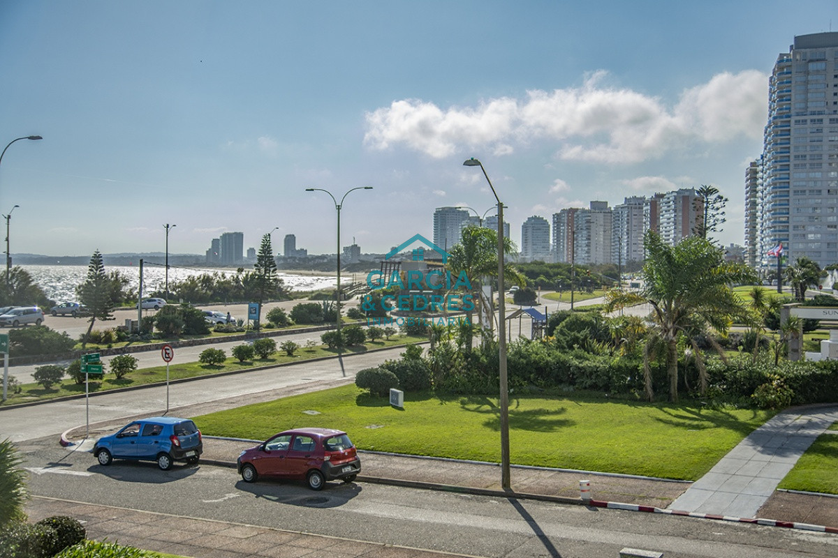 Apartamento ID.465 - Hermoso Departamento de 3 dormitorios en venta frente al mar. 